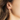 25FW102 - Gamme MANON. Boucles d’oreilles en laiton doré à l'or fin, collection Good Vibes, idéales pour un look solaire et élégant.