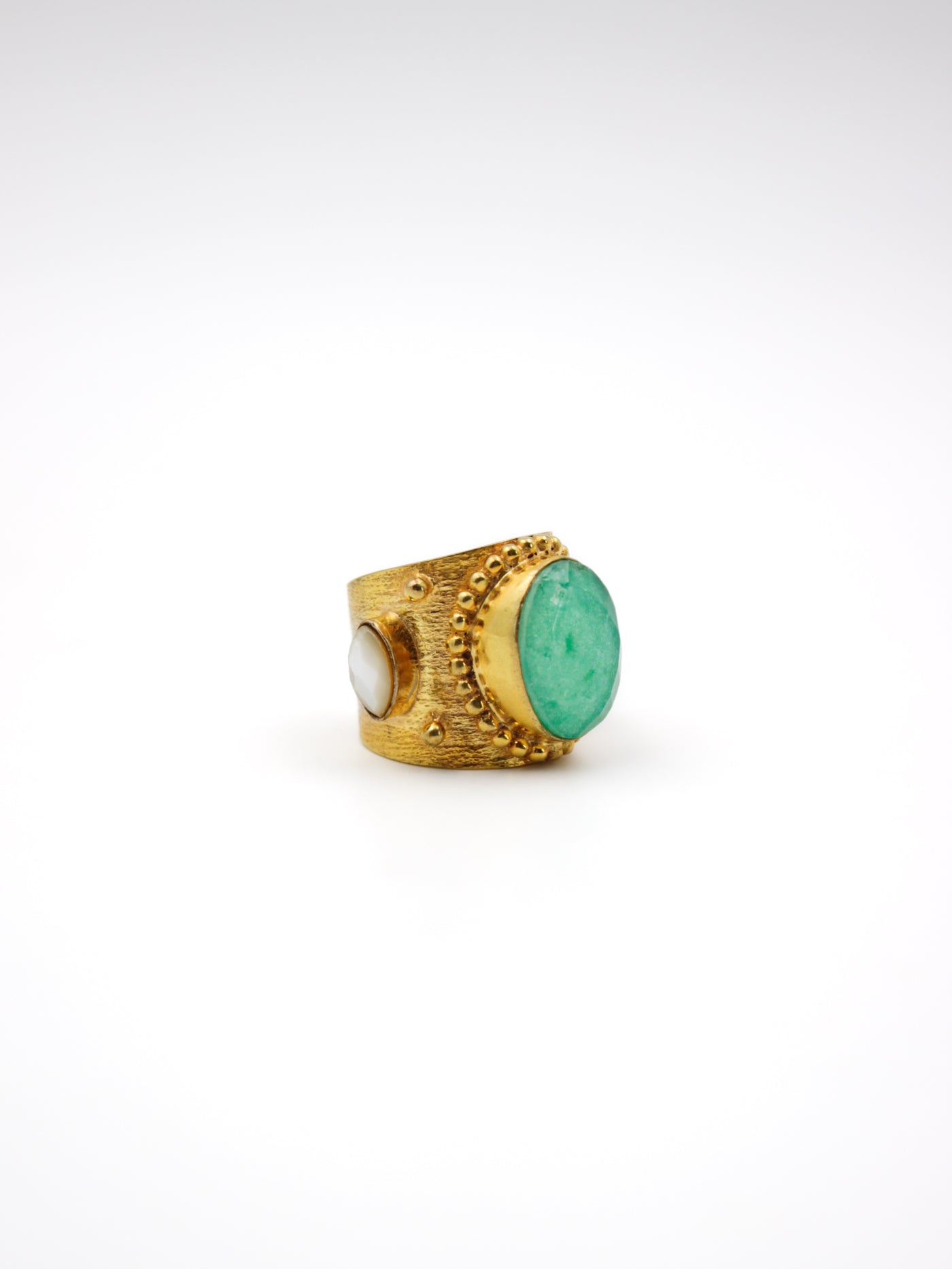 3 stone medallion ring EMILIE L Atelier des Dames