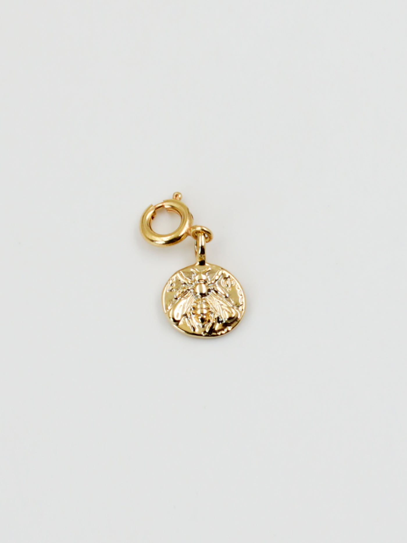 Charm abeille doré de la gamme GRIGRI - L'Atelier des Dames