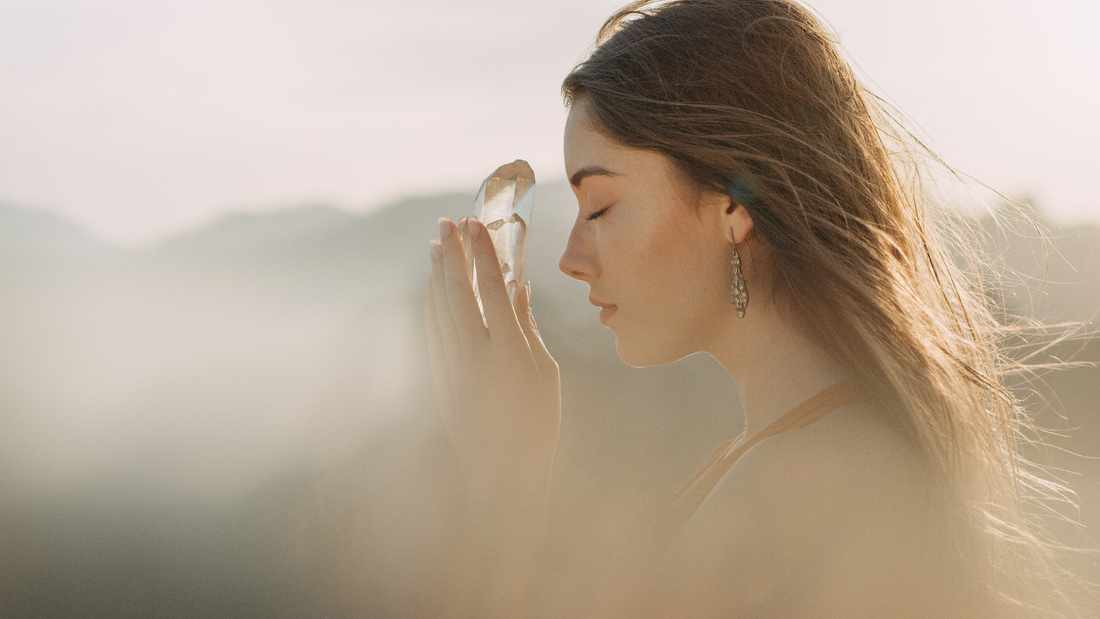 Honorer sa féminité grâce à la magie des pierres naturelles