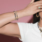 Bracelet heishi - gamme ALBA - pierres naturelles : rhodonite, onyx noir - photo shooting - accumulation de bijoux - nouvelle collection 23FW - l’Atelier des Dames
