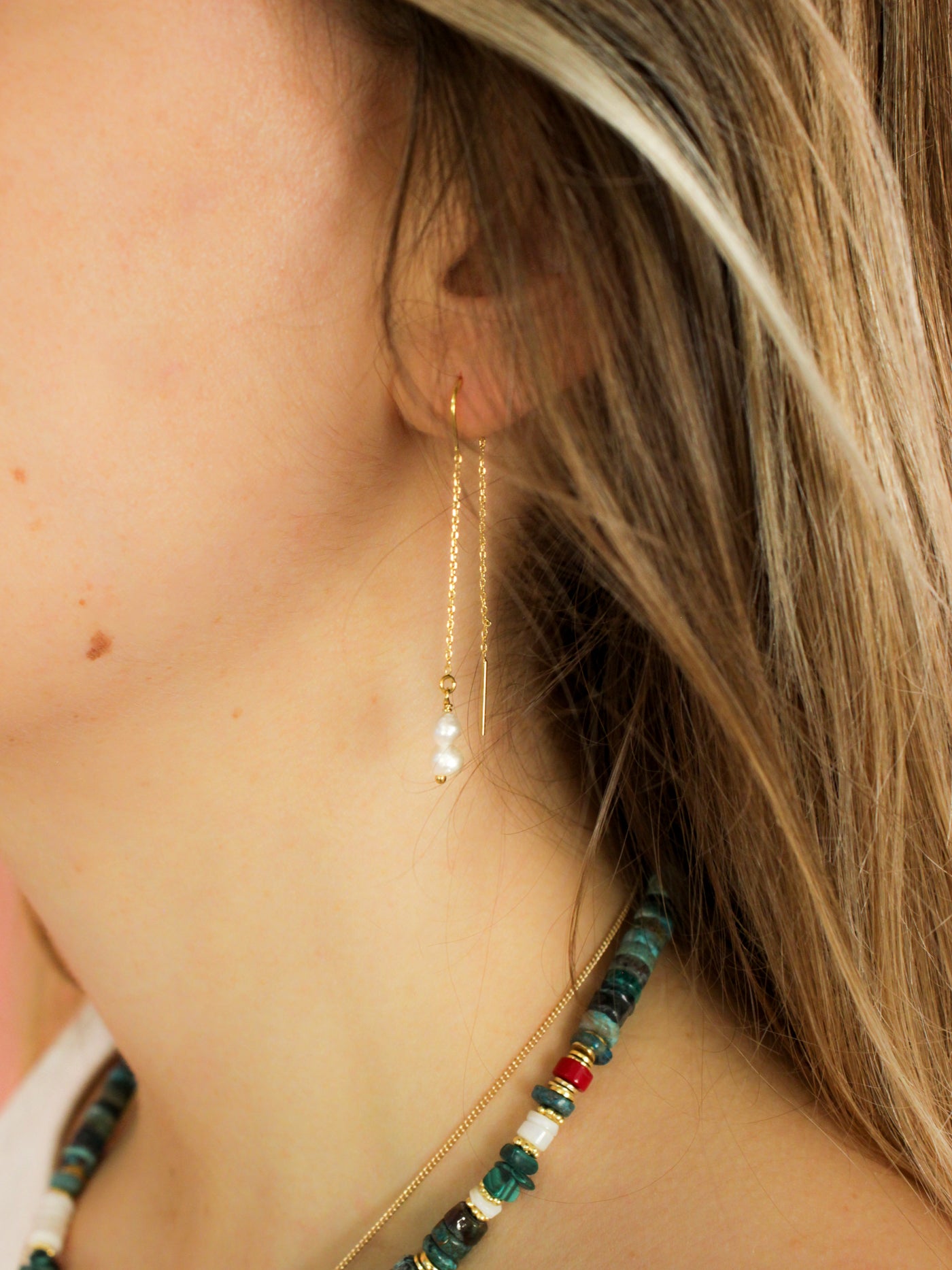 Fine mother-of-pearl earrings - EVE