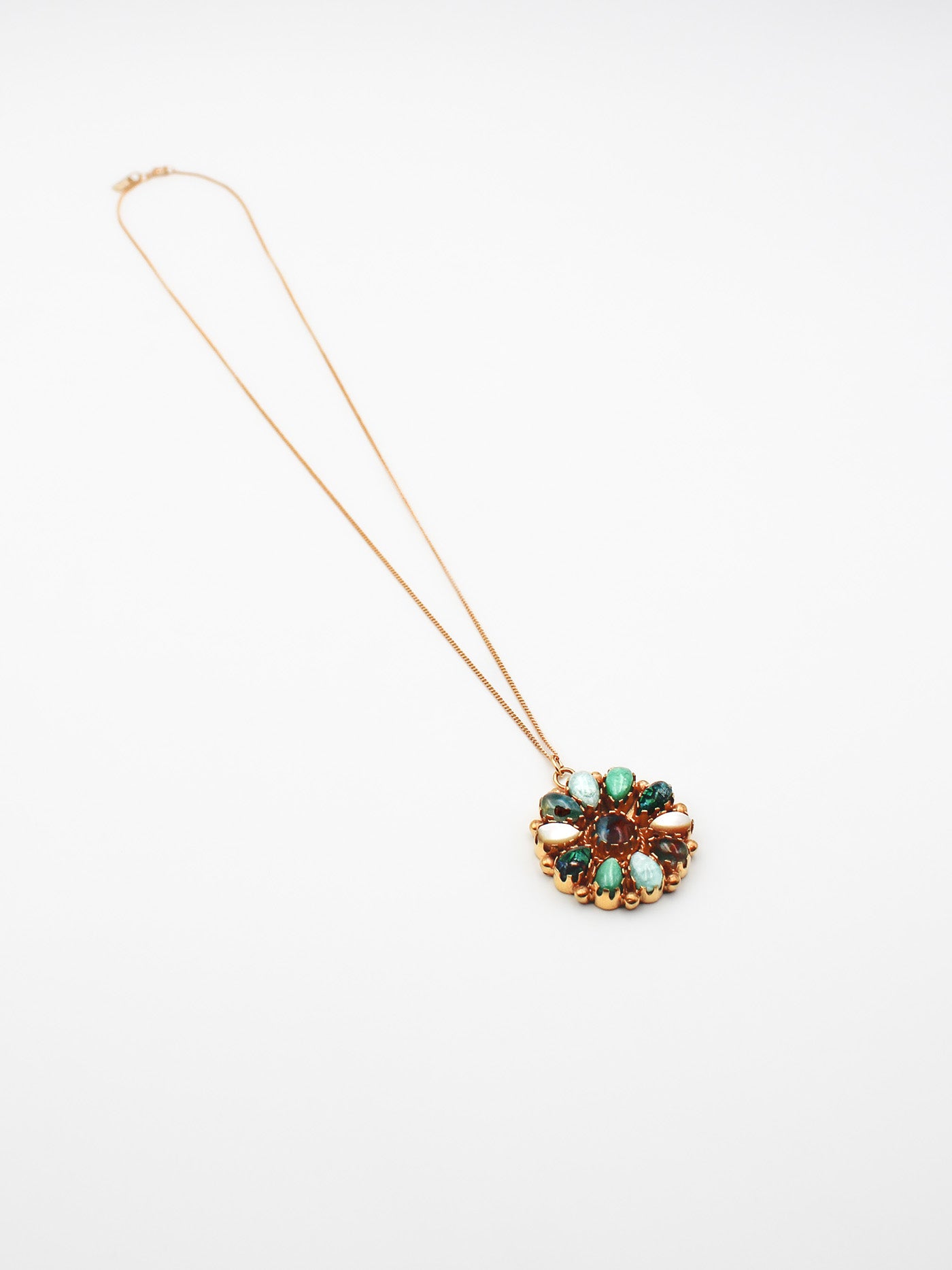 Collier flower multico turquoise - gamme ELSA - pierres naturelles : chrysocolle, chrysoprase, nacre, amazonite, jaspe aquaterra - nouvelle collection 23FW - l’Atelier des Dames