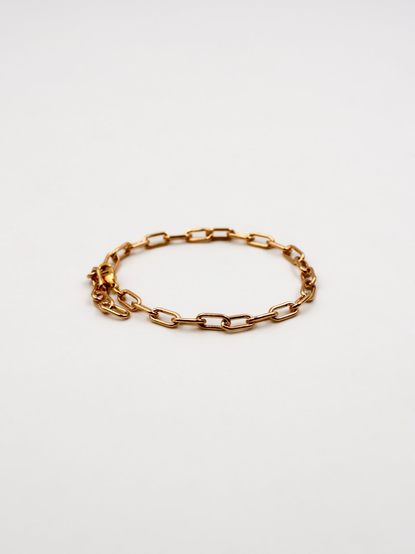 Bracelet ajustable en petites mailles rectangles de la gamme GRIGRI - L'Atelier des Dames 