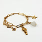 Composition charms sur base bracelet mailles rectangles de la gamme GRIGRI - L'Atelier des Dames -Bijoux dorés