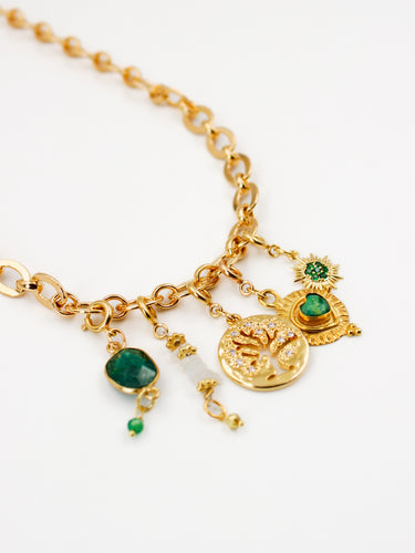 Composition charms sur le collier mailles ovales de la gamme GRIGRI - L'Atelier des Dames