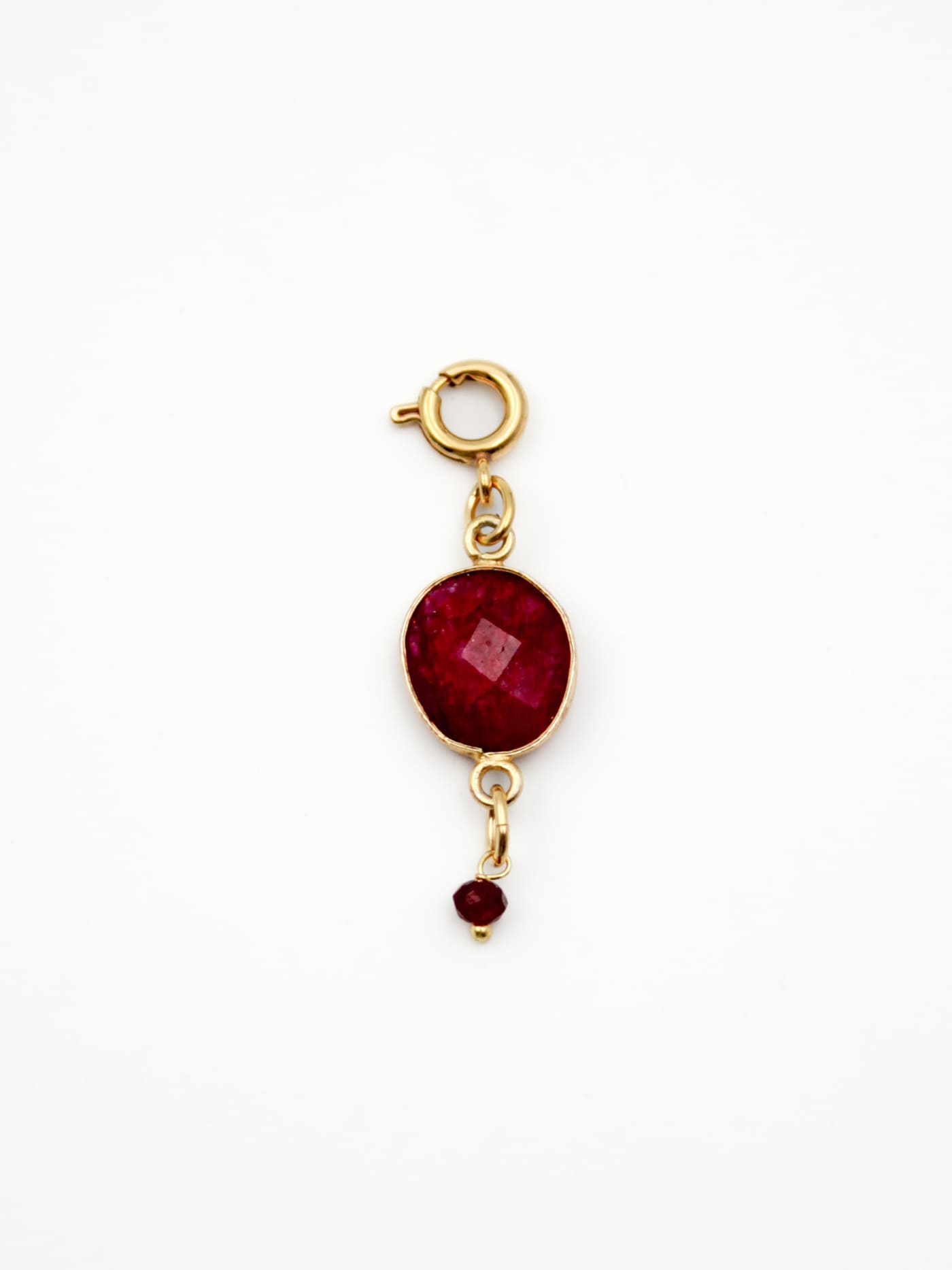 Bijoux dorés - Charm pierre en dyed ruby - Gamme GRIGRI - L'Atelier des Dames 