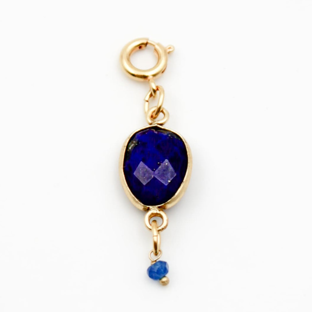 Bijoux dorés - Charm pierre en lapis-lazuli - Gamme GRIGRI - L'Atelier des Dames 