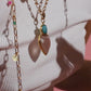 Vidéo du sautoir marguerite - gamme CARLA - pierres naturelles : multico chakras - accumulation de bijoux - nouvelle collection 23FW - l’Atelier des Dames