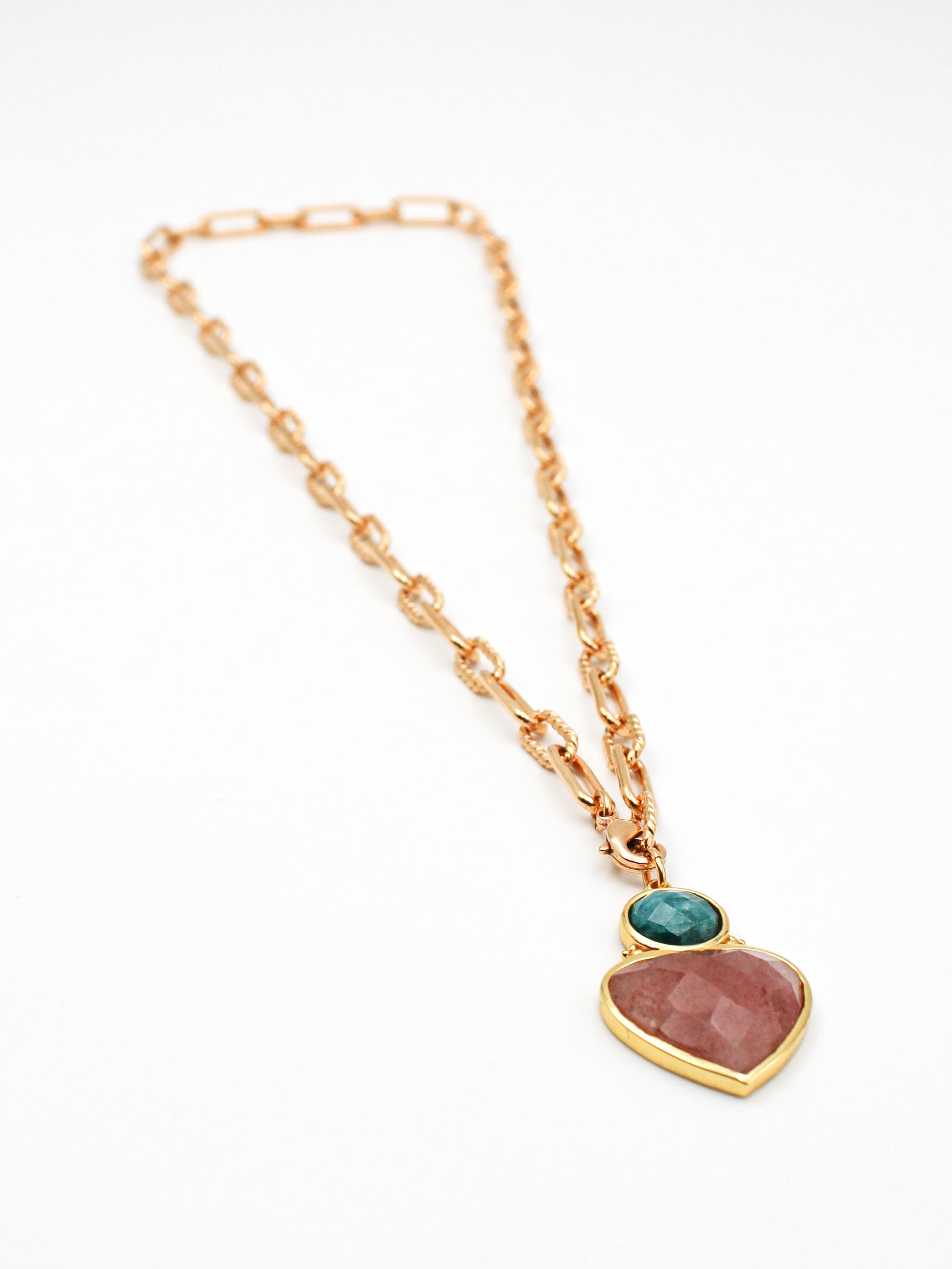 Collier long cœur - gamme ALBA - pierres naturelles : quartz fraise, onyx vert - nouvelle collection 23FW - l’Atelier des Dames