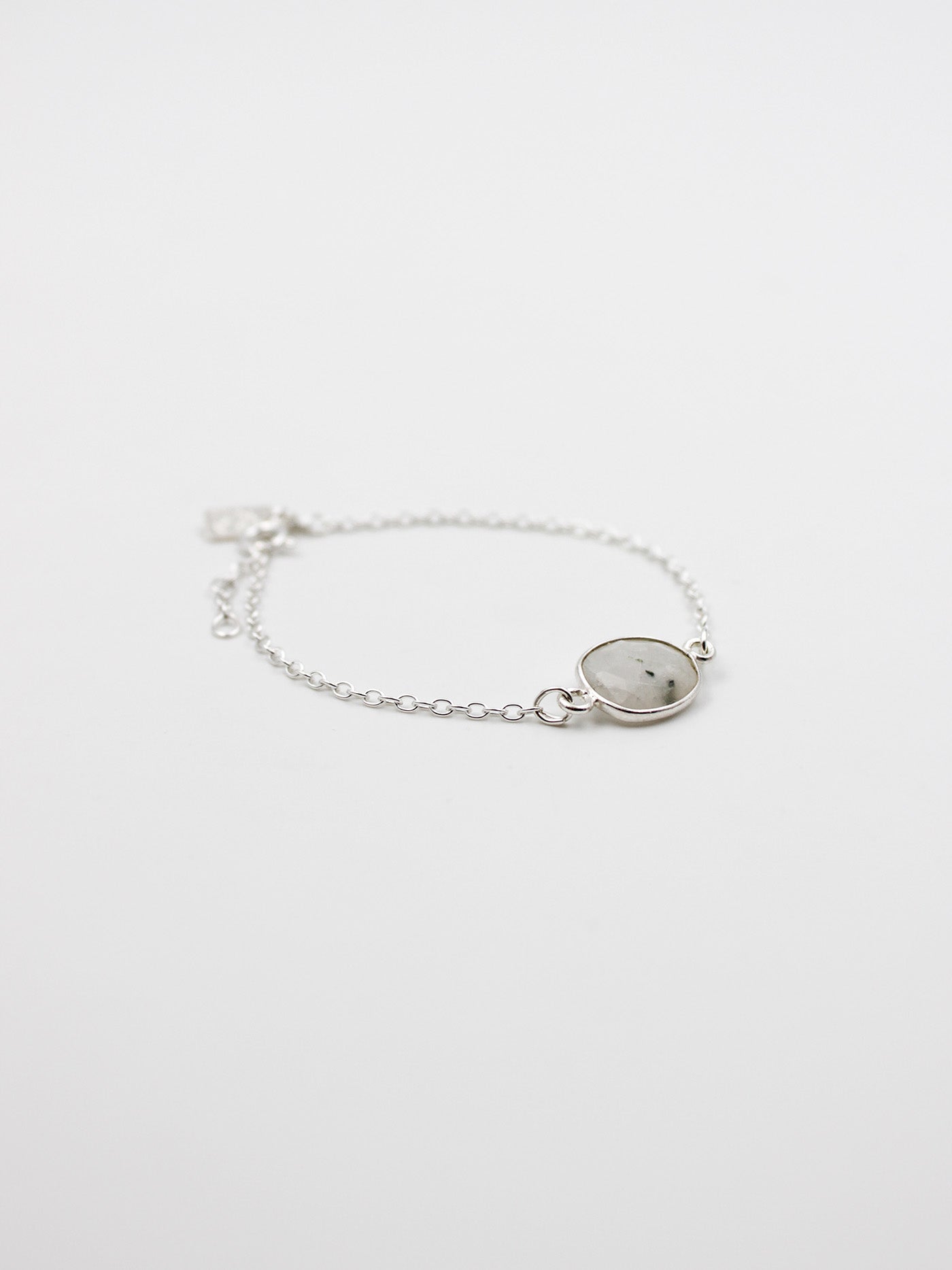 Bracelet pierre - gamme LOUISE - argent 925 - pierre naturelle : pierre de lune - nouvelle collection 23FW - l’Atelier des Dames
