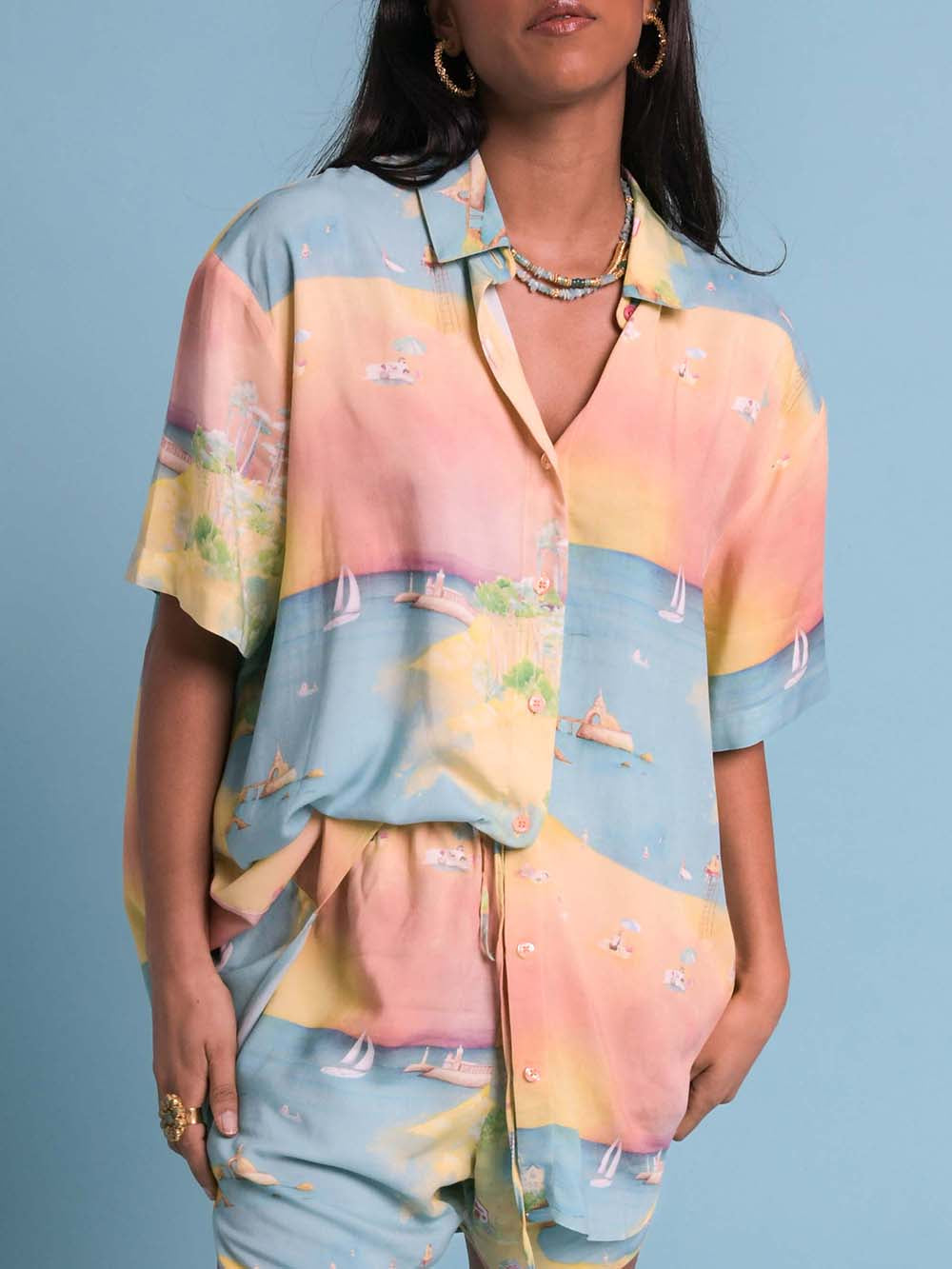 Chemise manches courtes paysage coloré Escale Océane - L'Atelier des Dames