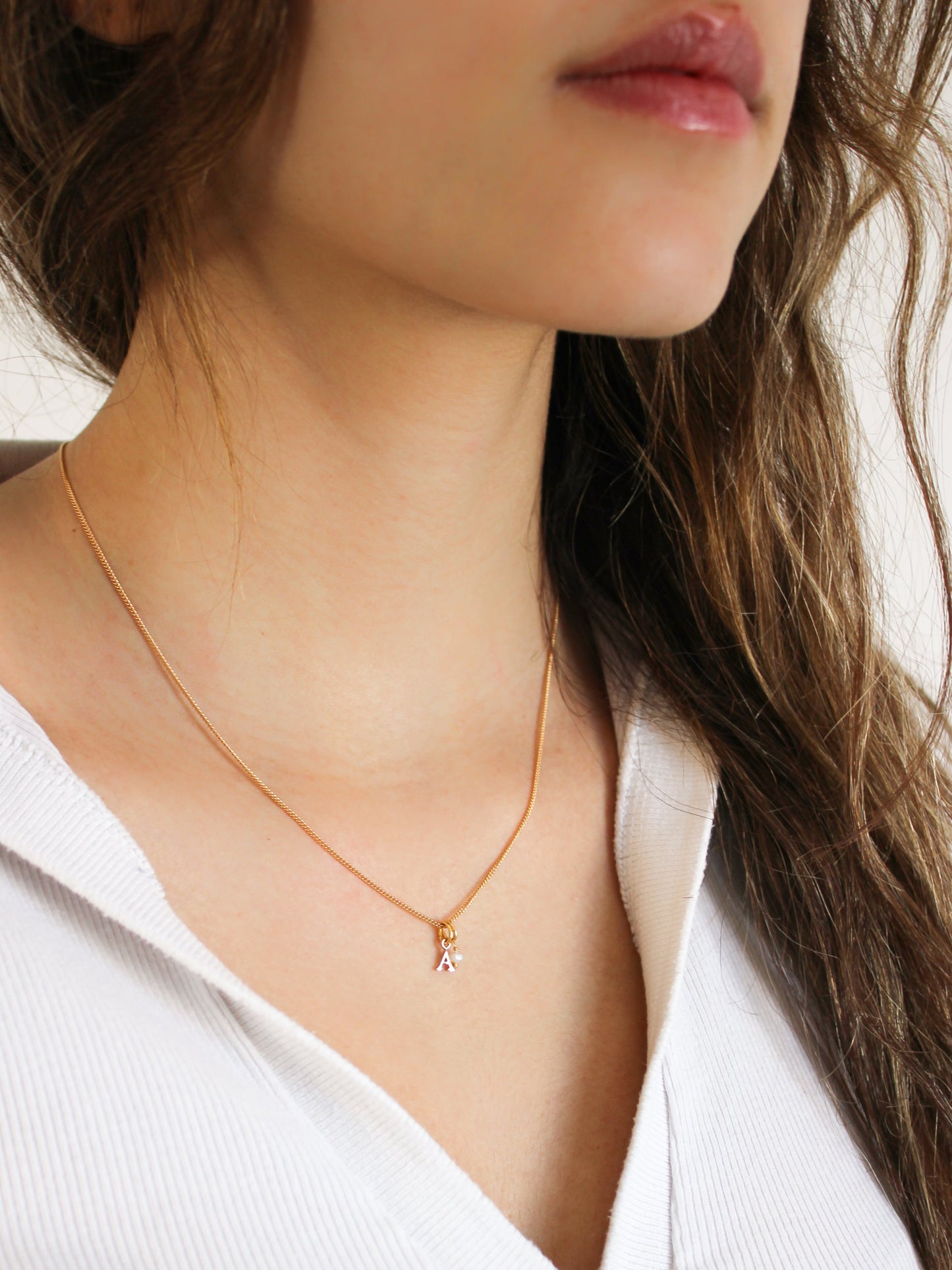 Bijoux personnalisés - collier plaqué avec initiales en plaqué or et perle nacre