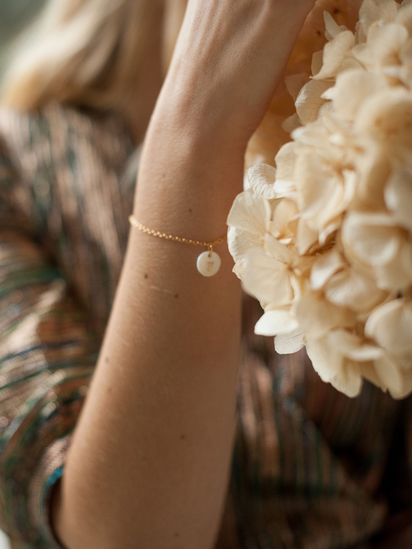Bijoux personnalisés - Bracelet initiales nacre - laiton doré