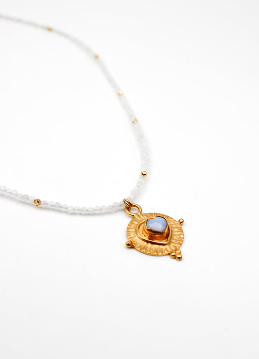 Collier perles et cœur opale